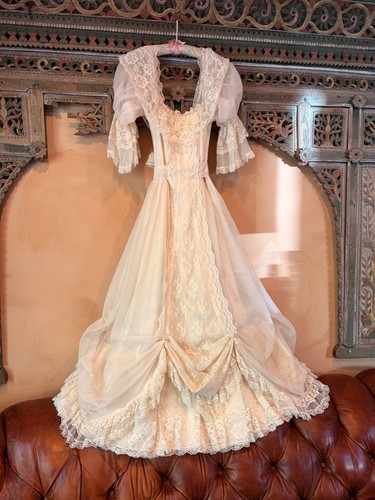 Vintage 1970s victorian - vintage,