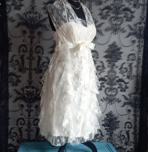 Stunning lace dress - stunning,