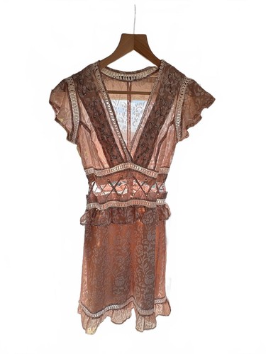 Pink cream lace - , cutaway
