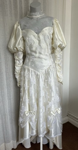 True vintage 1980s - true, satin