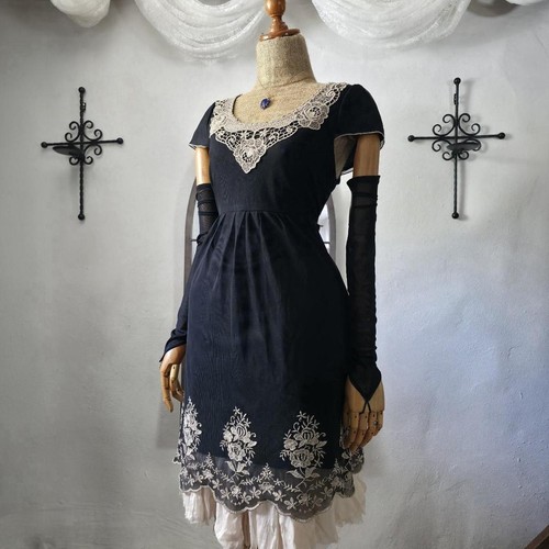 Black cream lace crochet mesh - black,