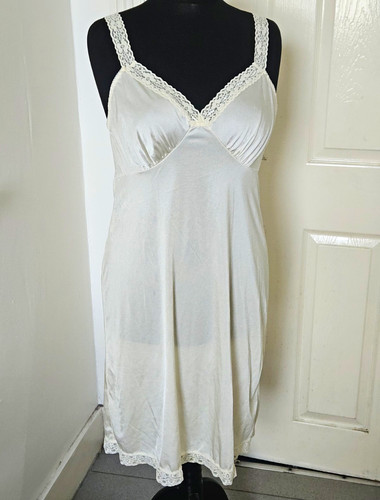Vintage cabernet cream nylon - cream,