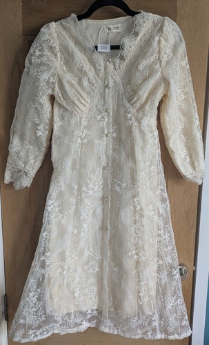 Cream embroidered lace midi - lace,