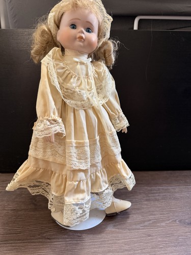 Vintage porcelain collector - vintage,